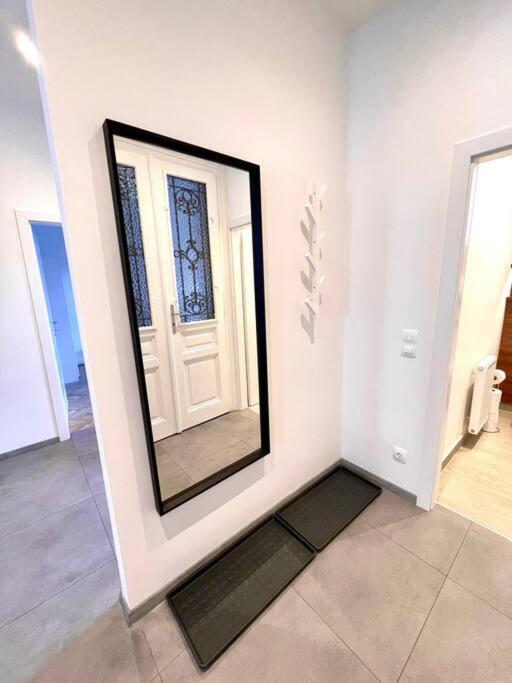 Brand New Spacious & Stylish Aptmt In City-Centre Вена Экстерьер фото