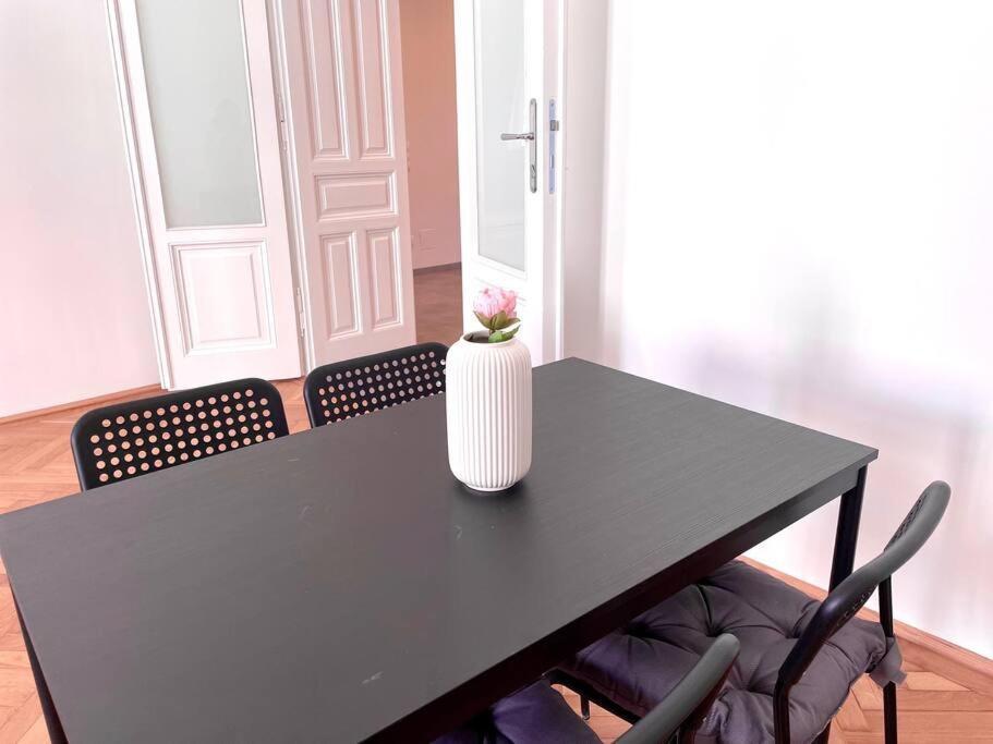Brand New Spacious & Stylish Aptmt In City-Centre Вена Экстерьер фото