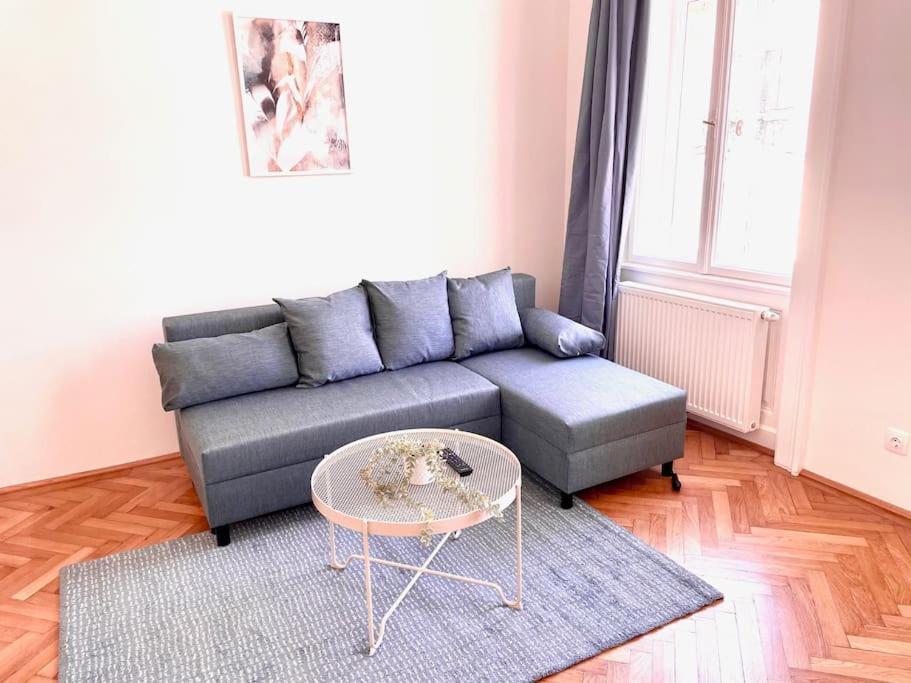 Brand New Spacious & Stylish Aptmt In City-Centre Вена Экстерьер фото